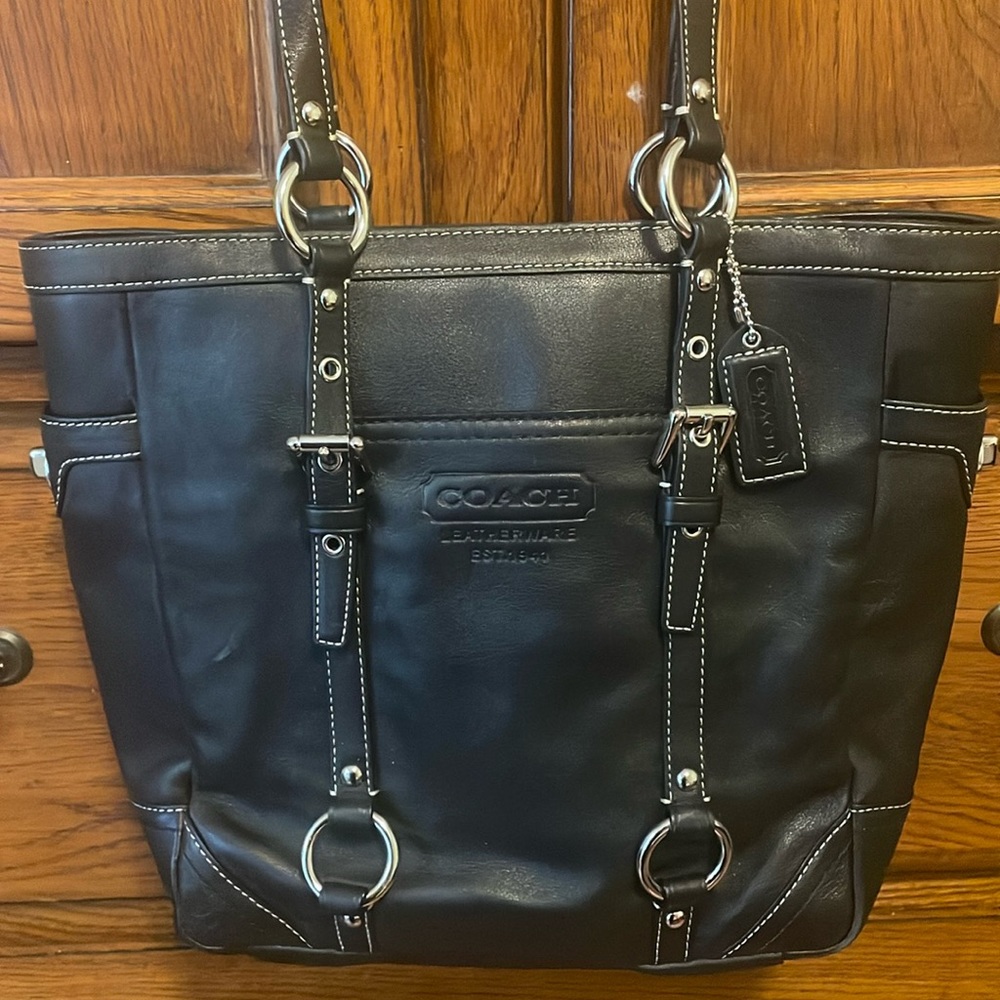 Black Leather Coach Shoulder Purse - Used